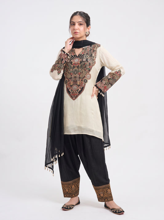 Tbfo Chand Embroidered Kurta & Pant Set