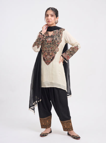 Tbfo Chand Embroidered Kurta & Pant Set