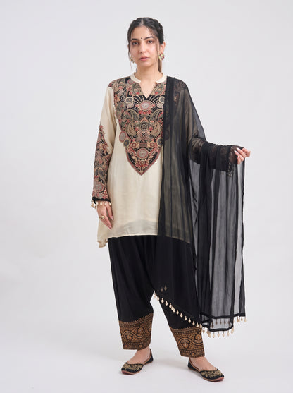 Tbfo Chand Embroidered Kurta & Pant Set