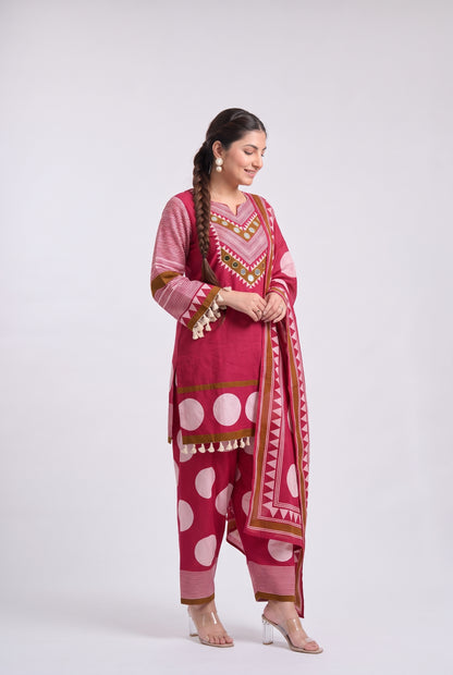Tbfo Delulu Pink Printed 3-Piece Kurta Set