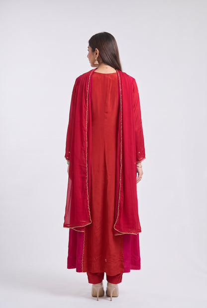 Tbfo Laal Dupatta Embroidered Kurta Pant & Dupatta Set