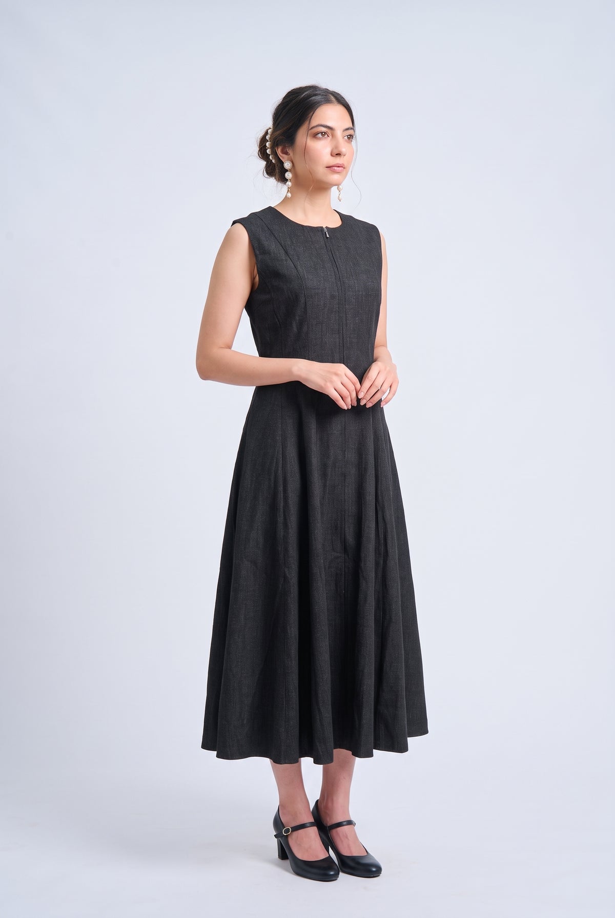 Tbfo Quiet Luxury – Black Sleeveless A-Line Midi Dress
