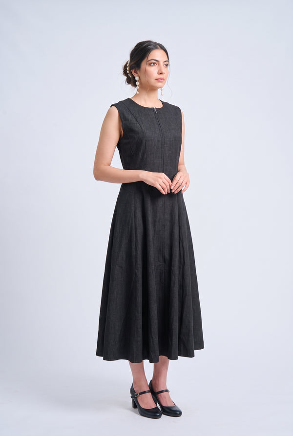 Tbfo Quiet Luxury – Black Sleeveless A-Line Midi Dress