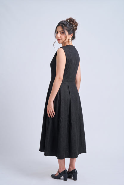 Tbfo Quiet Luxury – Black Sleeveless A-Line Midi Dress