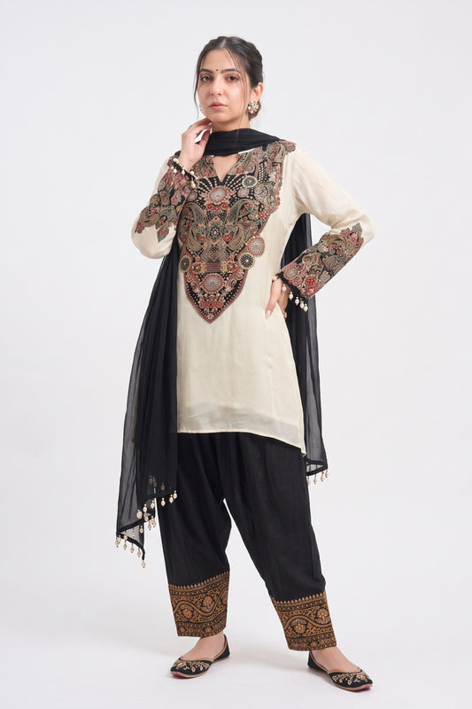 Tbfo Chand Embroidered Kurta & Pant Set