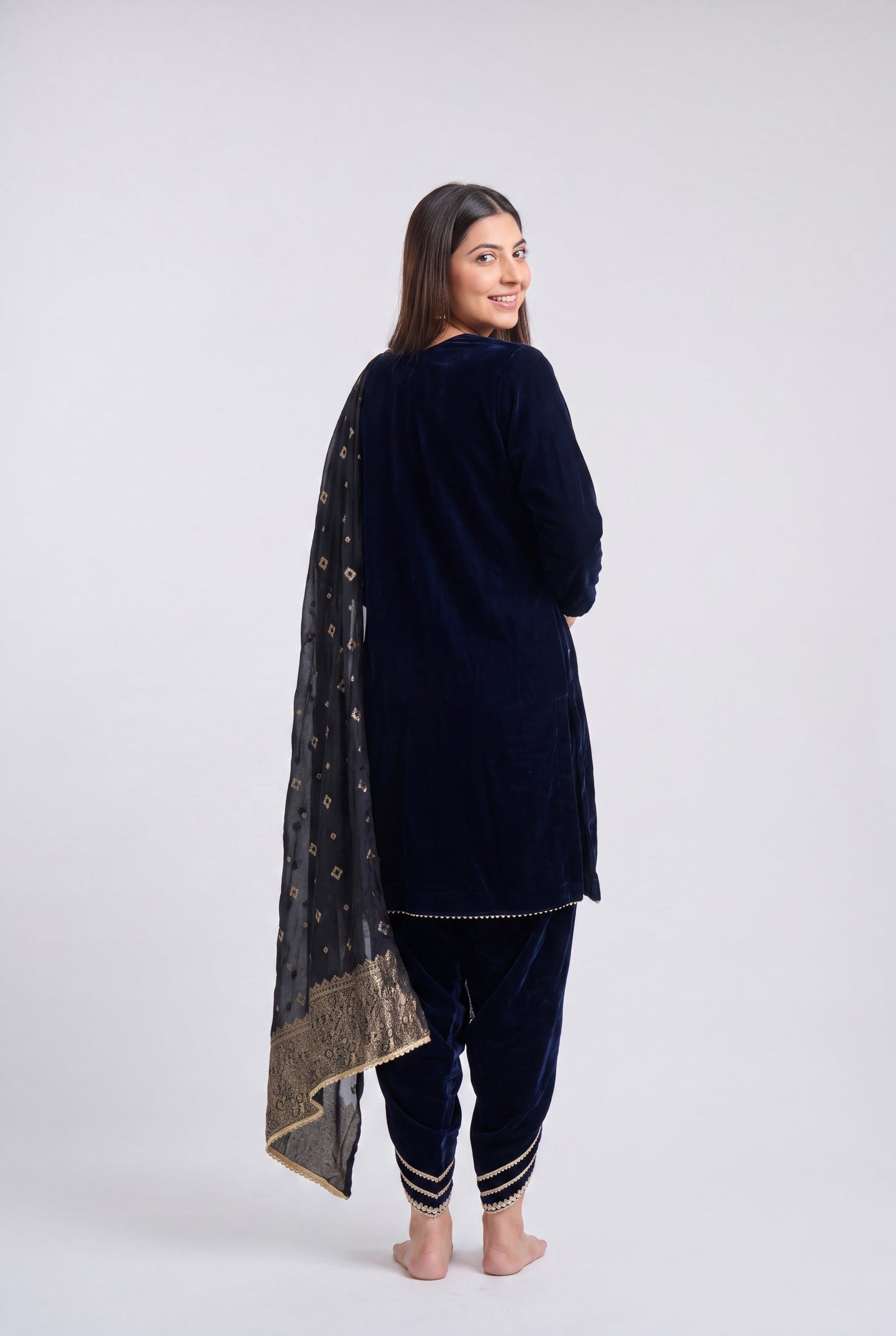 Tbfo Neel Noor Velvet Dhoti Set
