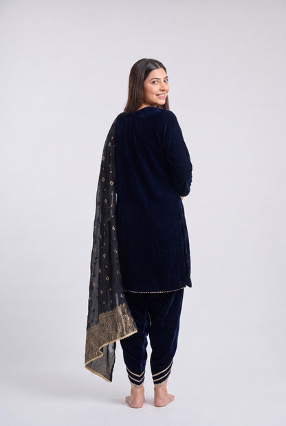 Tbfo Neel Noor Velvet Dhoti Set